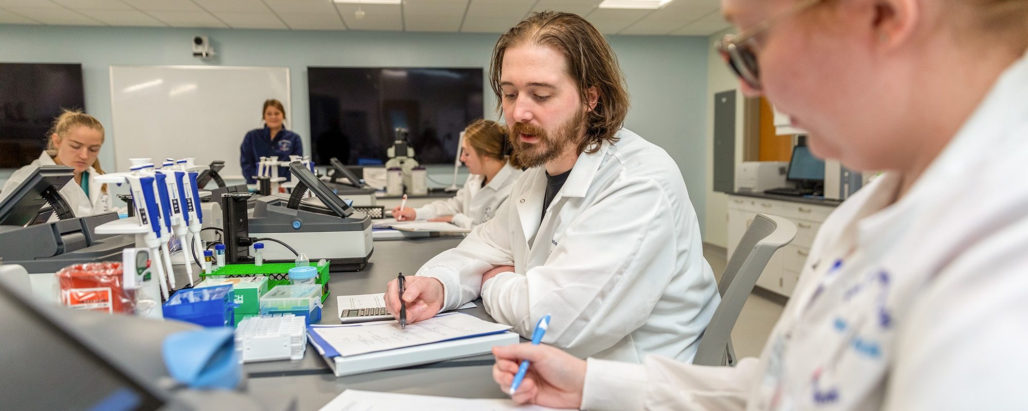 uma med lab tech students in class uma med lab tech students in class