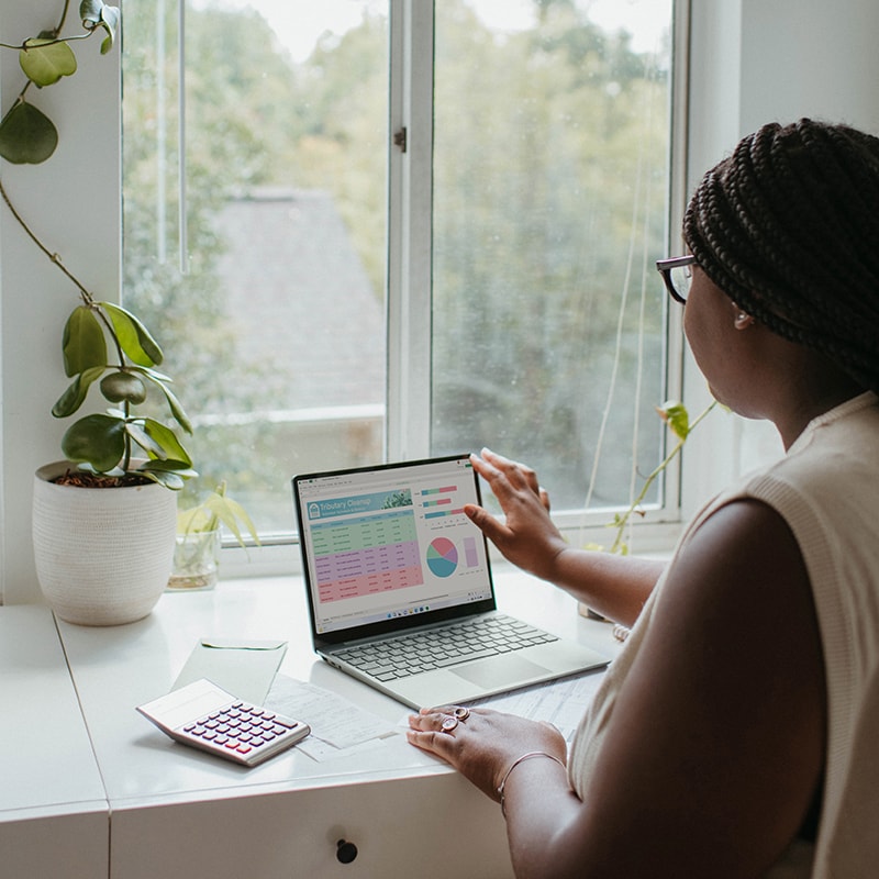 business student creating slideshow