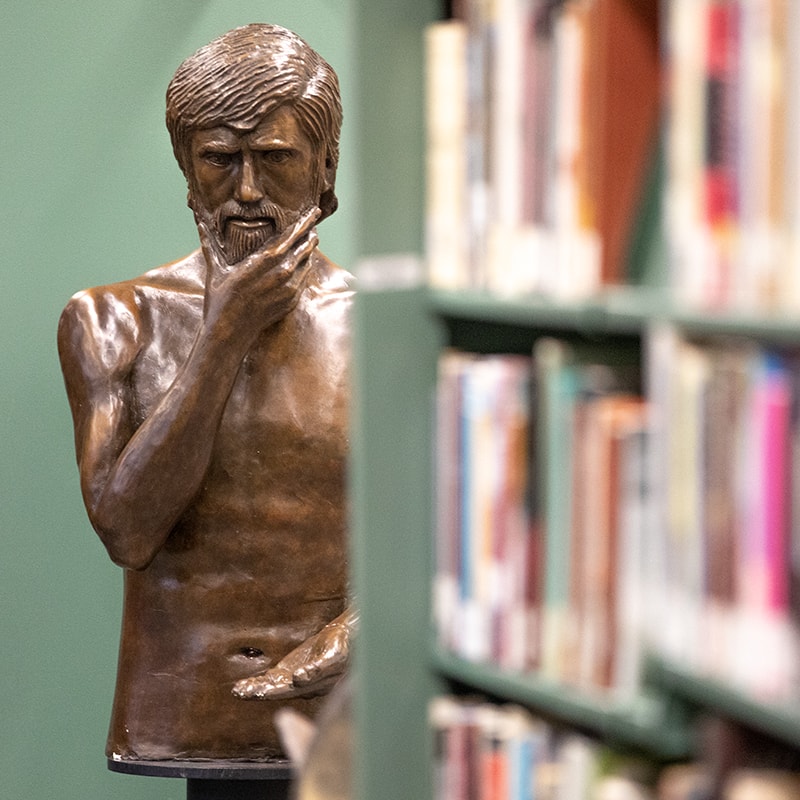 uma student art in katz library