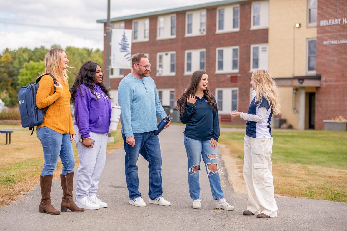 uma students on tour