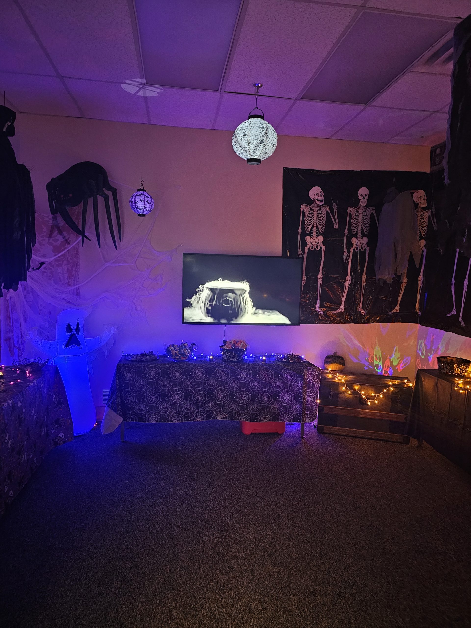 halloween room spider and slide show