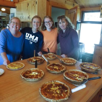 Participants posing with a row of pies at the French Immersion weekend.
