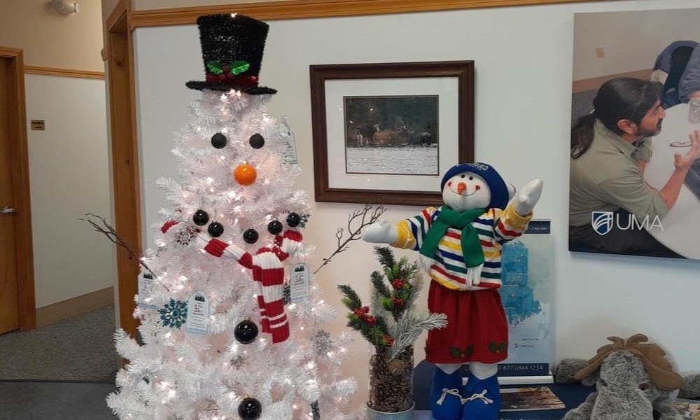 tree decorated at ellsworth center